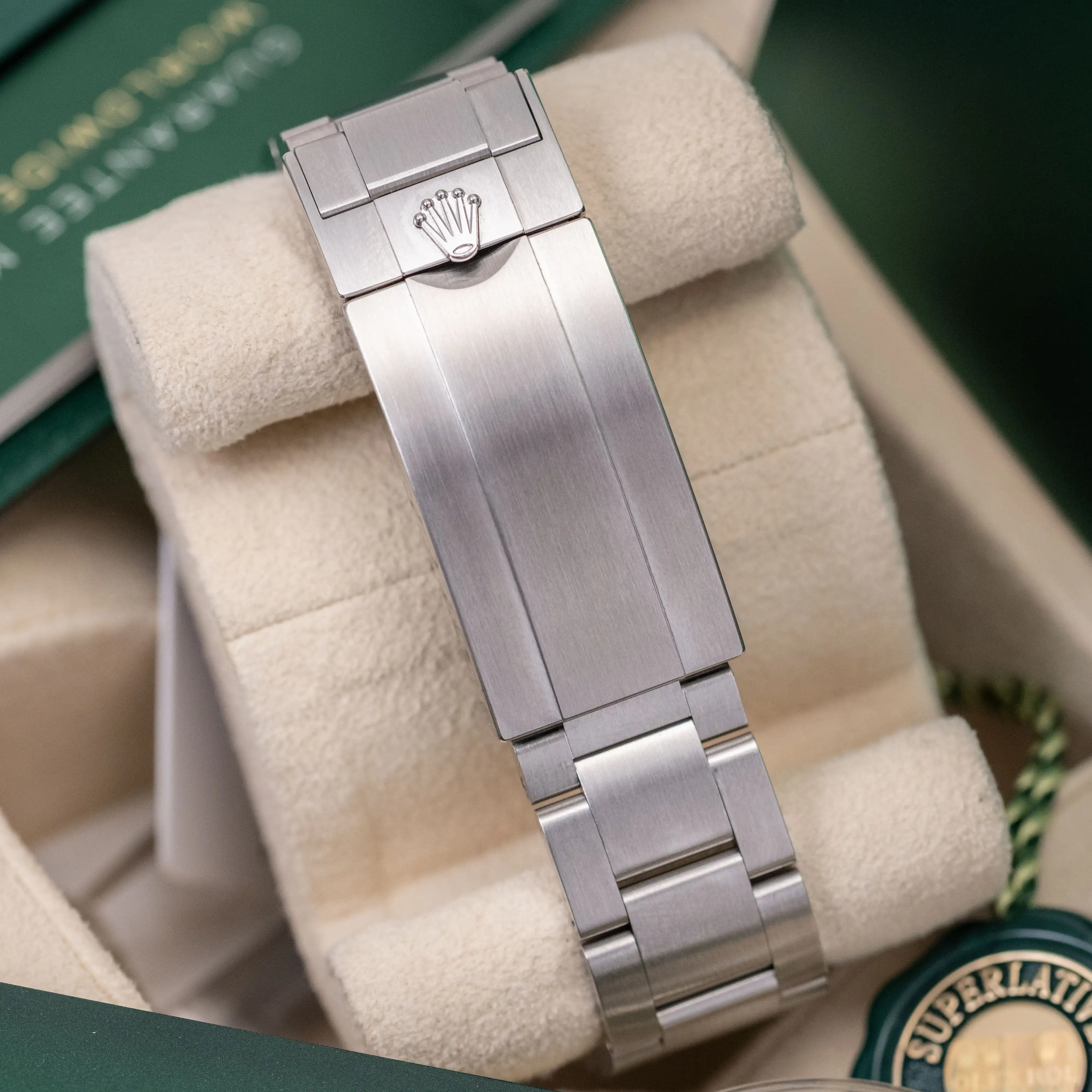 Rolex Submariner No Date Ref. 124060 - View 2