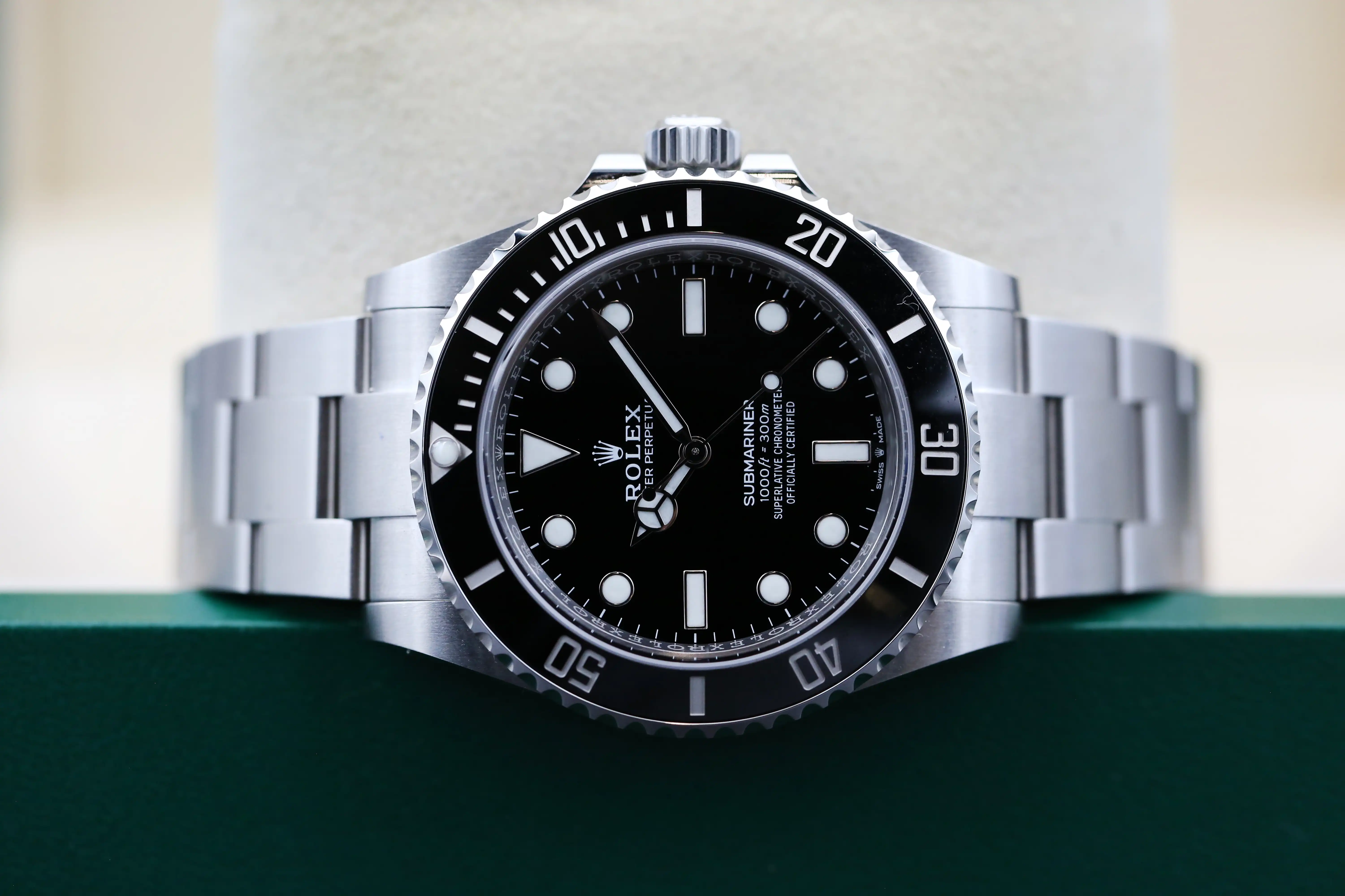 Rolex Submariner No Date Ref. 124060 - View 5