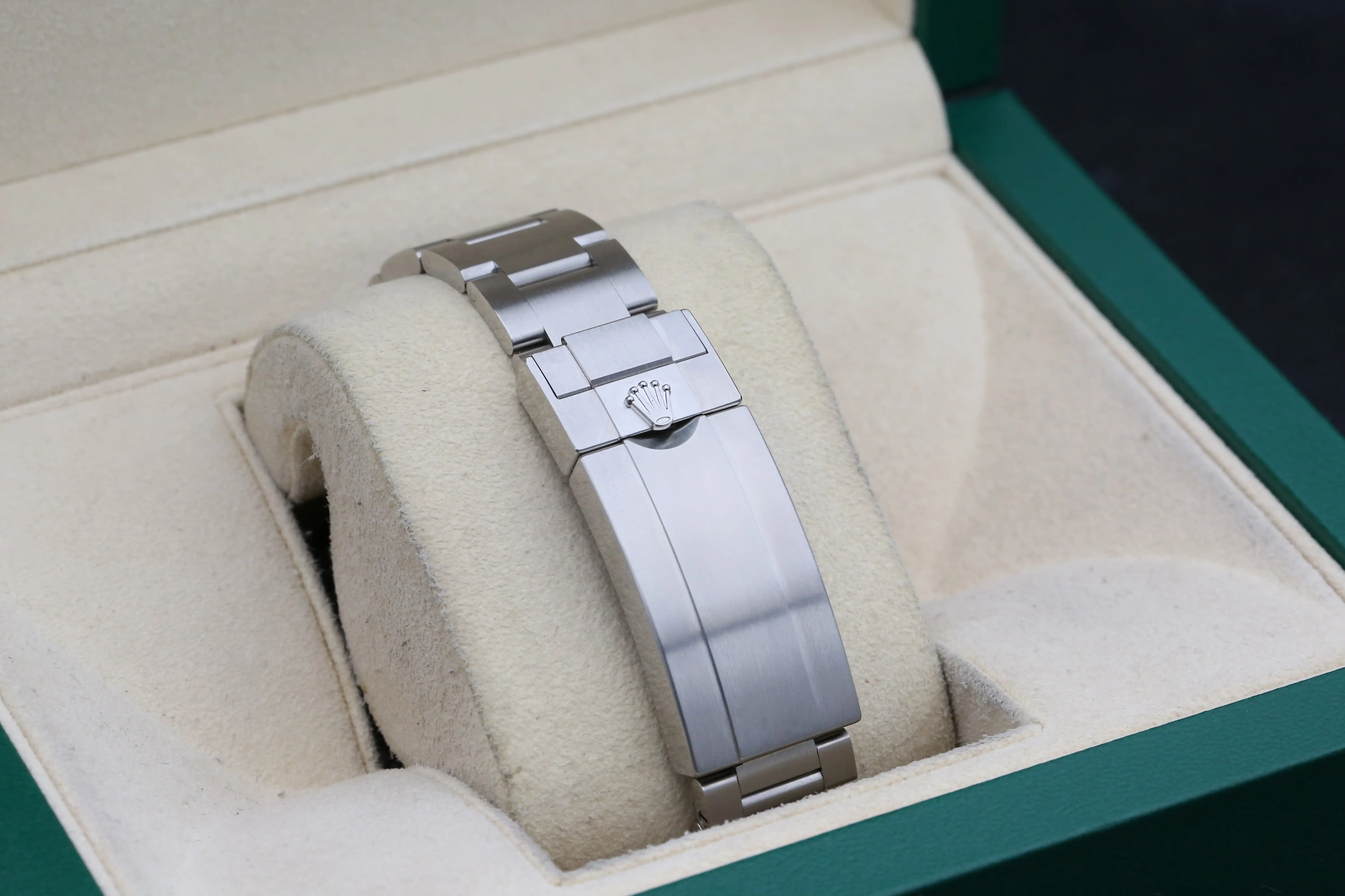 Rolex Submariner No Date Ref. 124060 - View 8