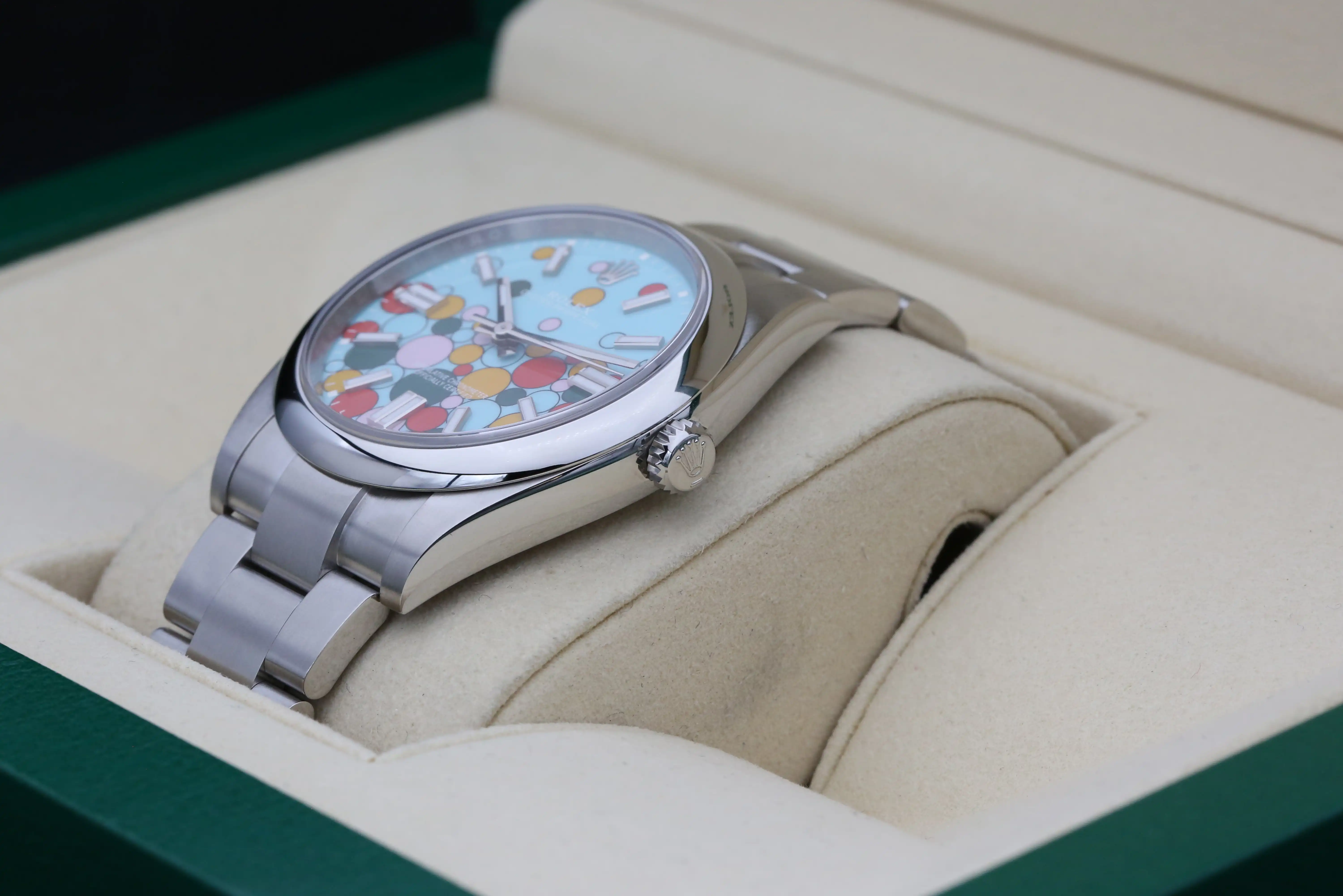 Rolex Oyster Perpetual 41 Ref. 124300 - View 2