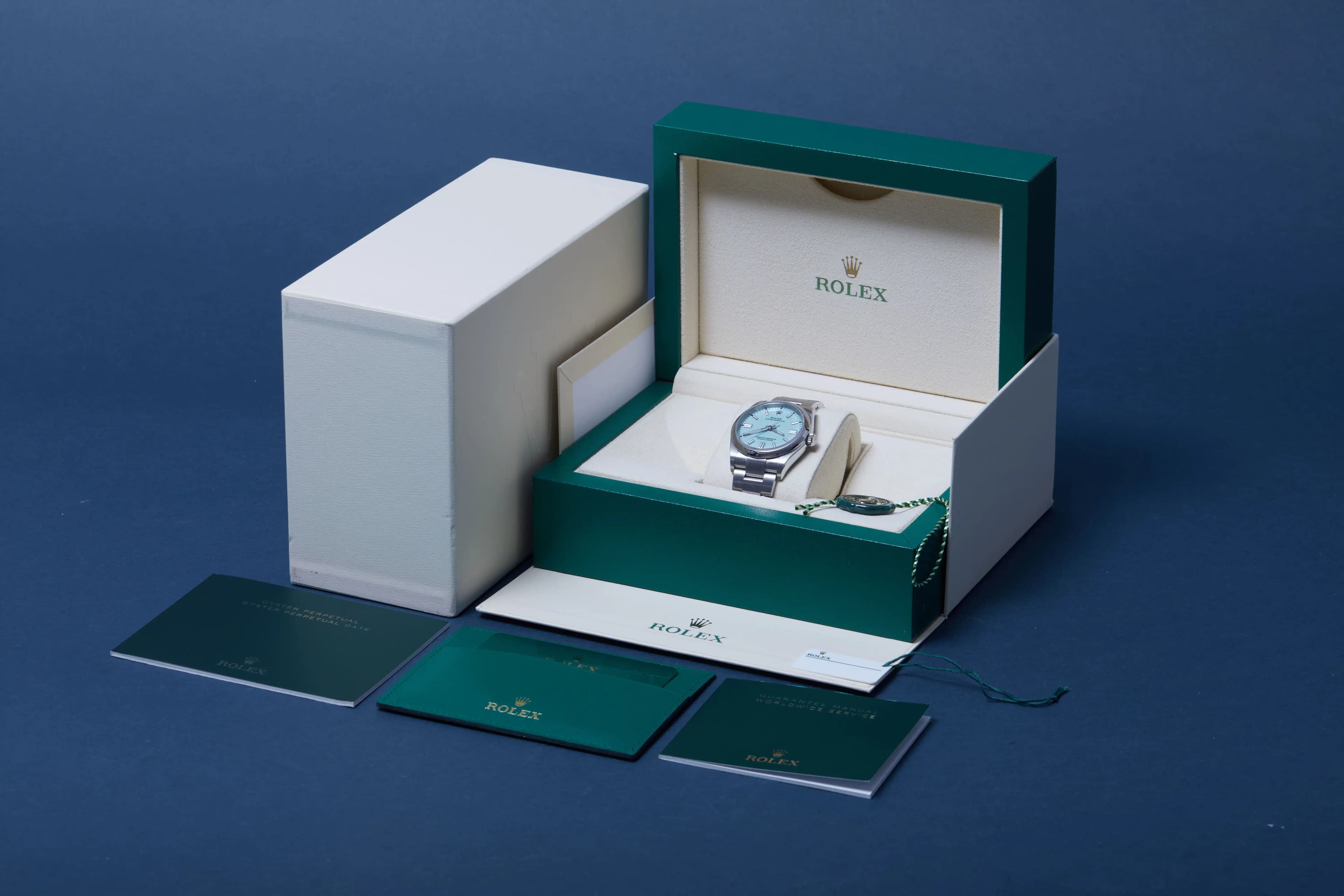 Rolex Oyster Perpetual 36 Ref. 126000 - View 4