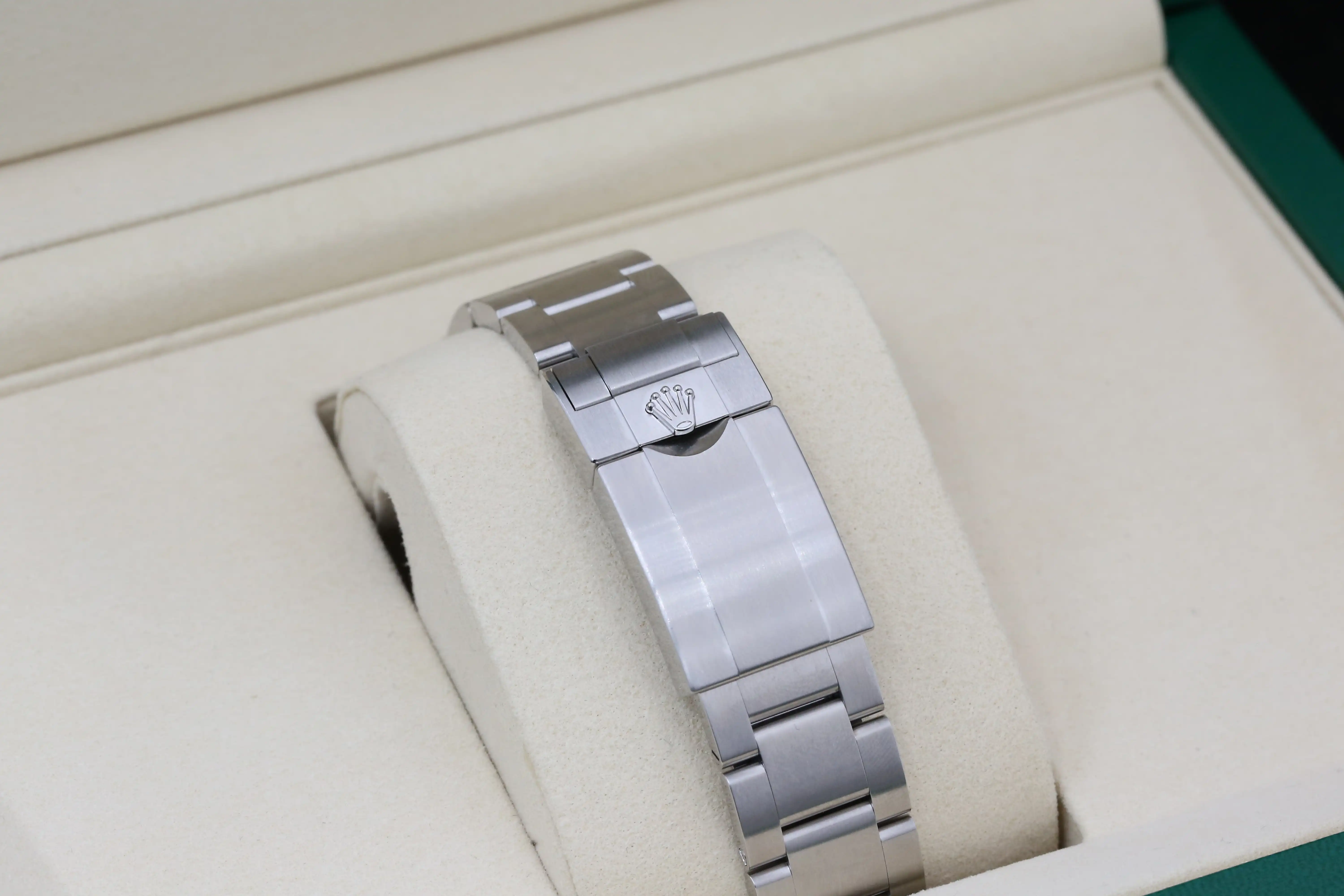 Rolex Explorer II Ref. 226570 - View 6