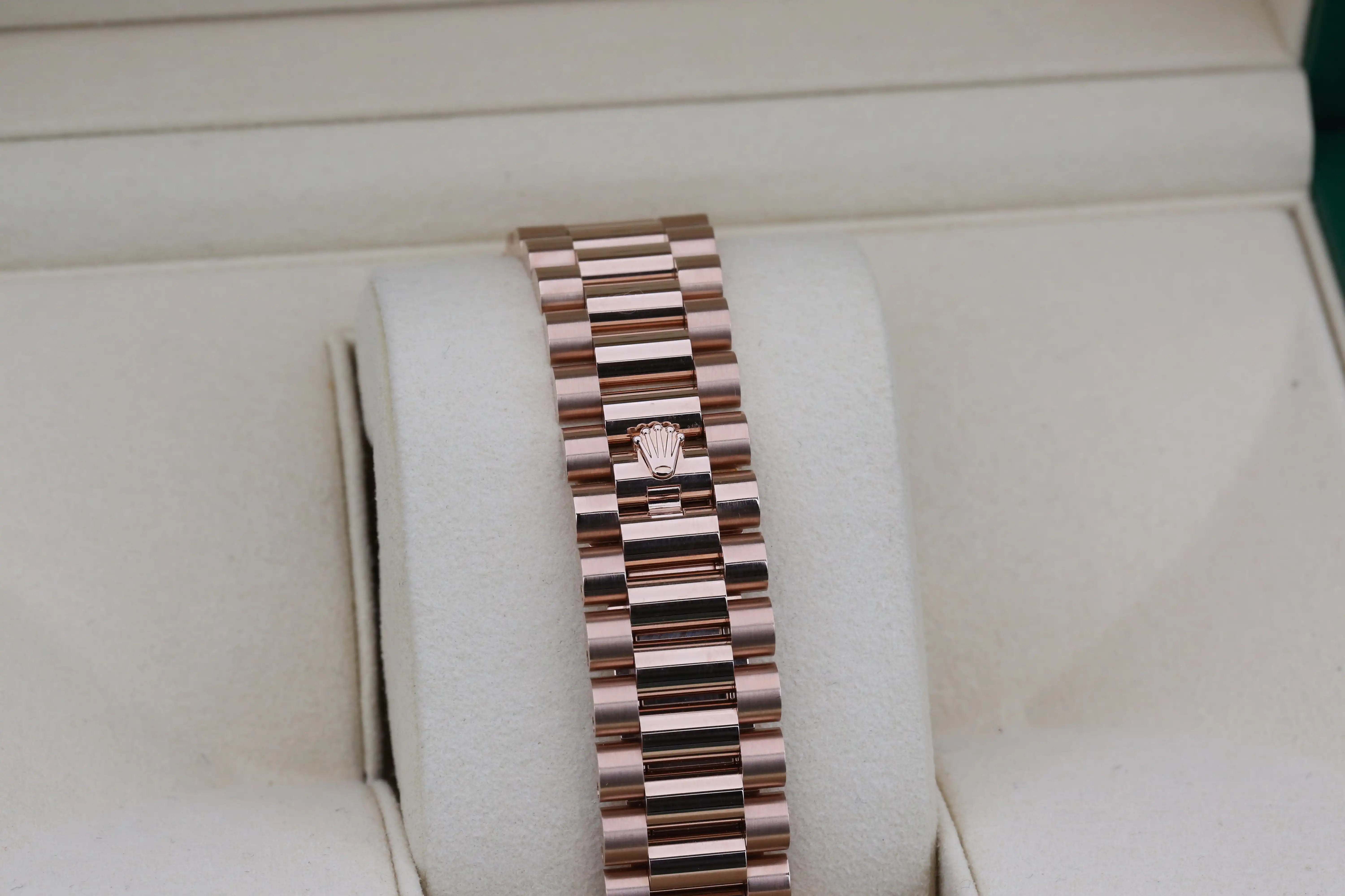 Rolex Day-Date 40 Ref. 228235 - View 8